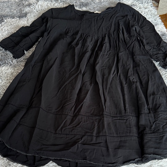 Wilfred Dresses & Skirts - Wilfred Classic Black Garment